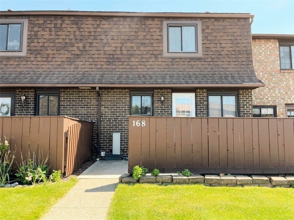 168 Surrey Hill Way