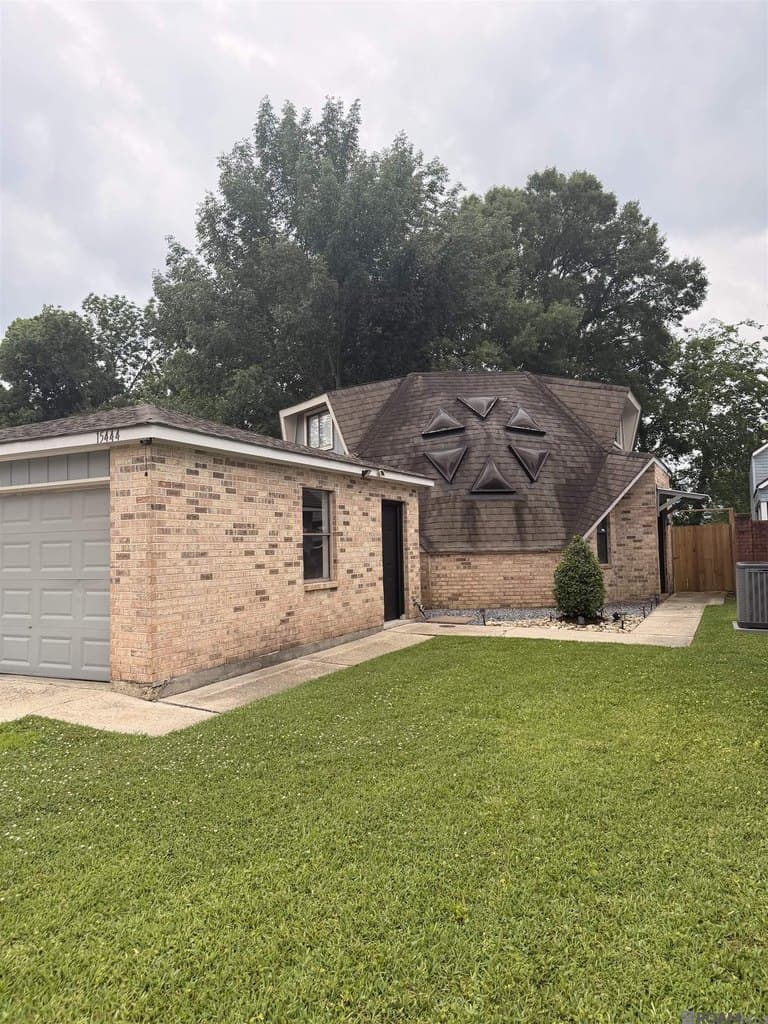 15444 Summerwood Ave