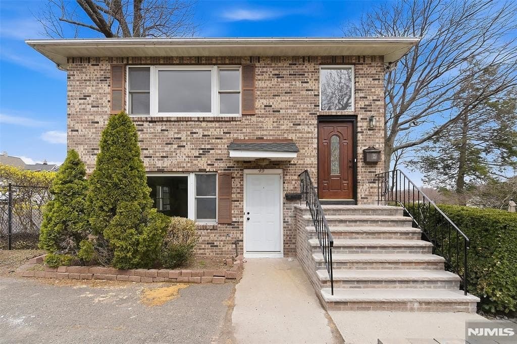 49 E Pleasant Ave Unit 1