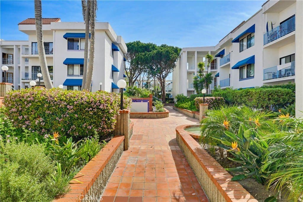 8328 Regents Rd Unit 1F