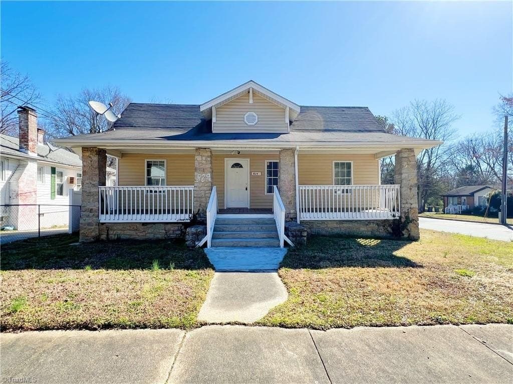 829 Dillard St