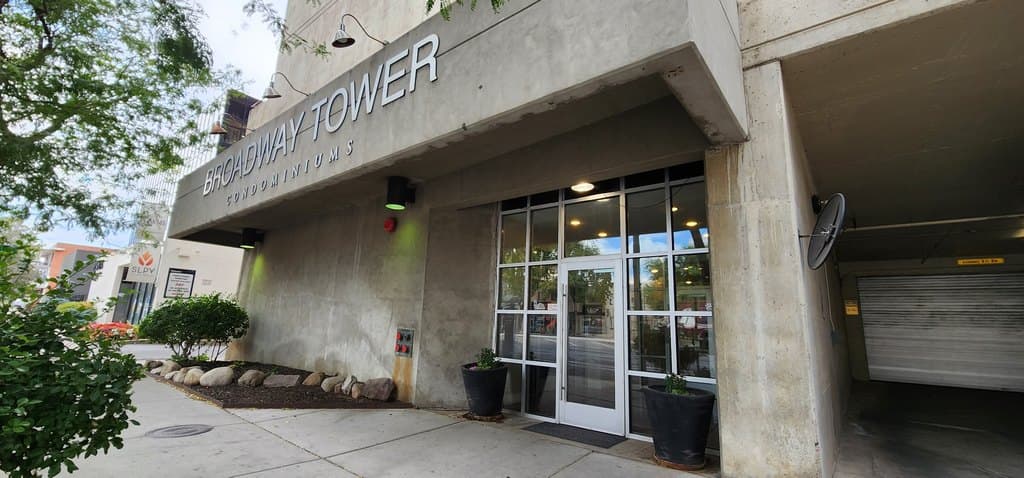 230 E Broadway Apt 1008
