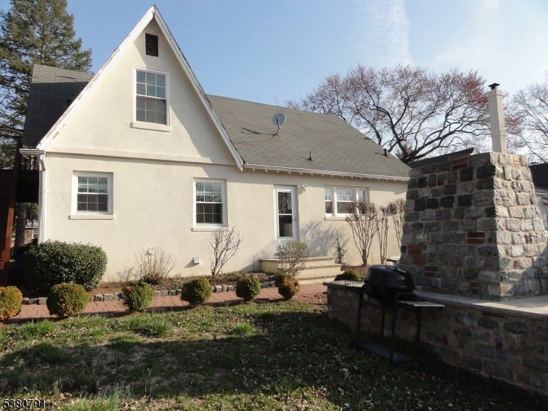 45 Lakeside Dr