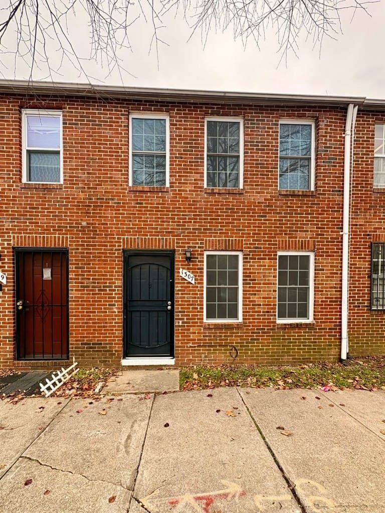 1307 E Madison St