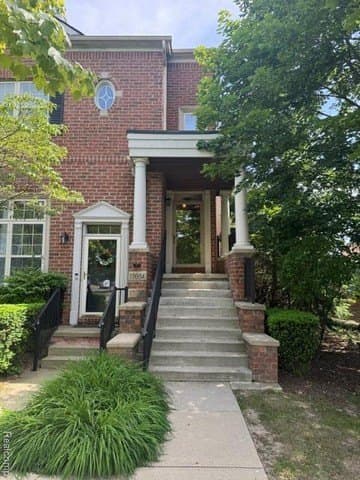 17034 Farmington Rd