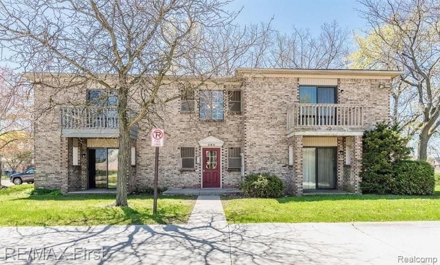 286 E 13 Mile Rd Apt 104