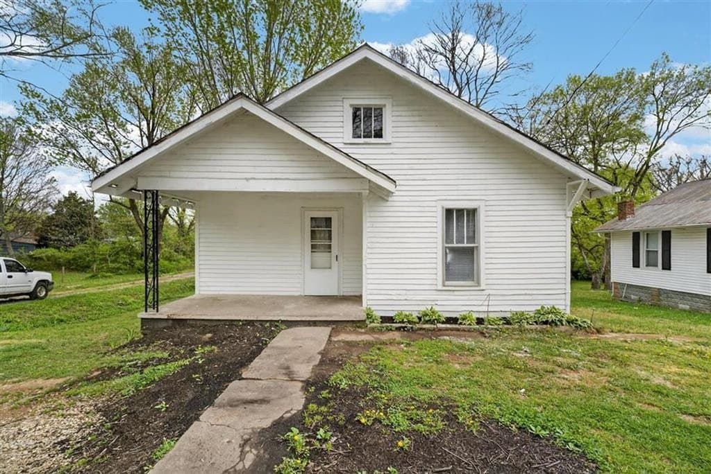 225 Sunset Ave