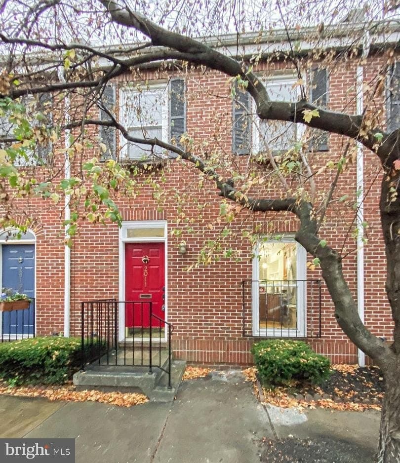 2011 Fountain St