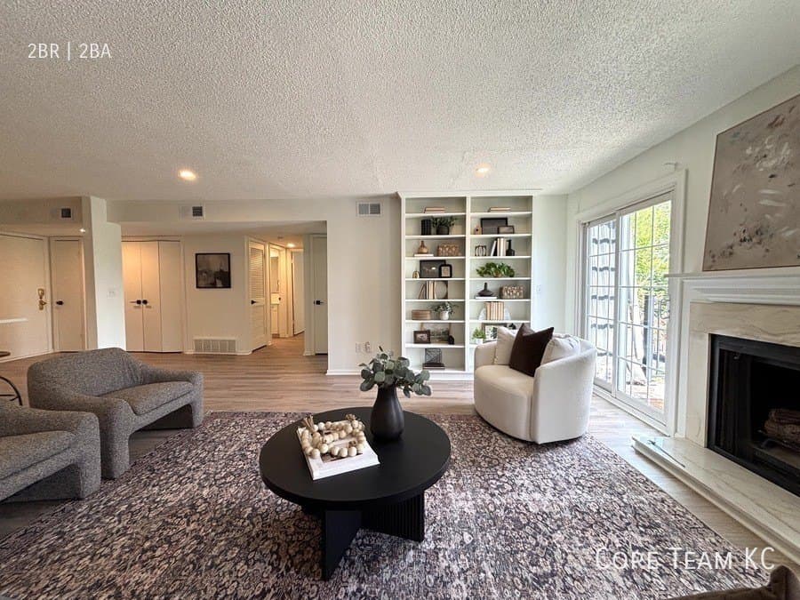 2900 W 53rd St Apt 211