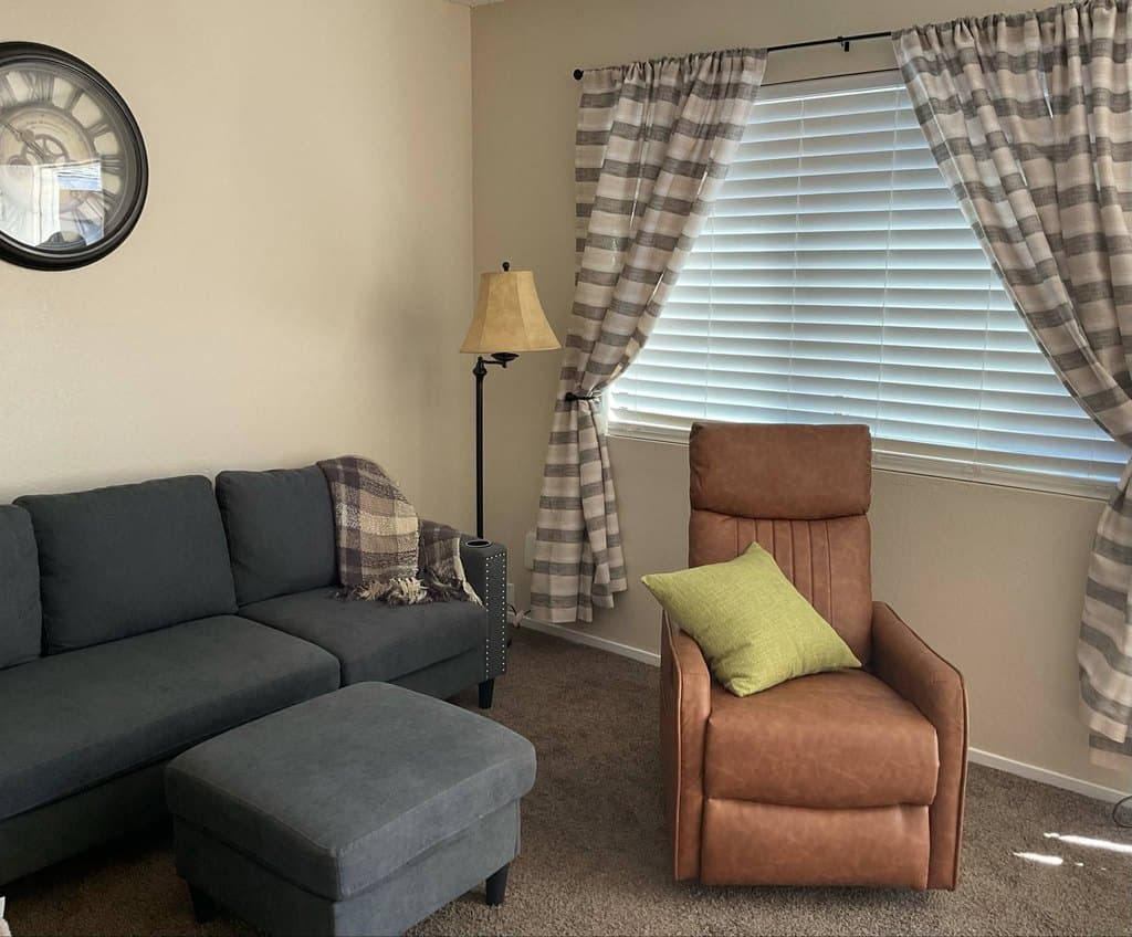 2304 E Jagerson Ave Apt E