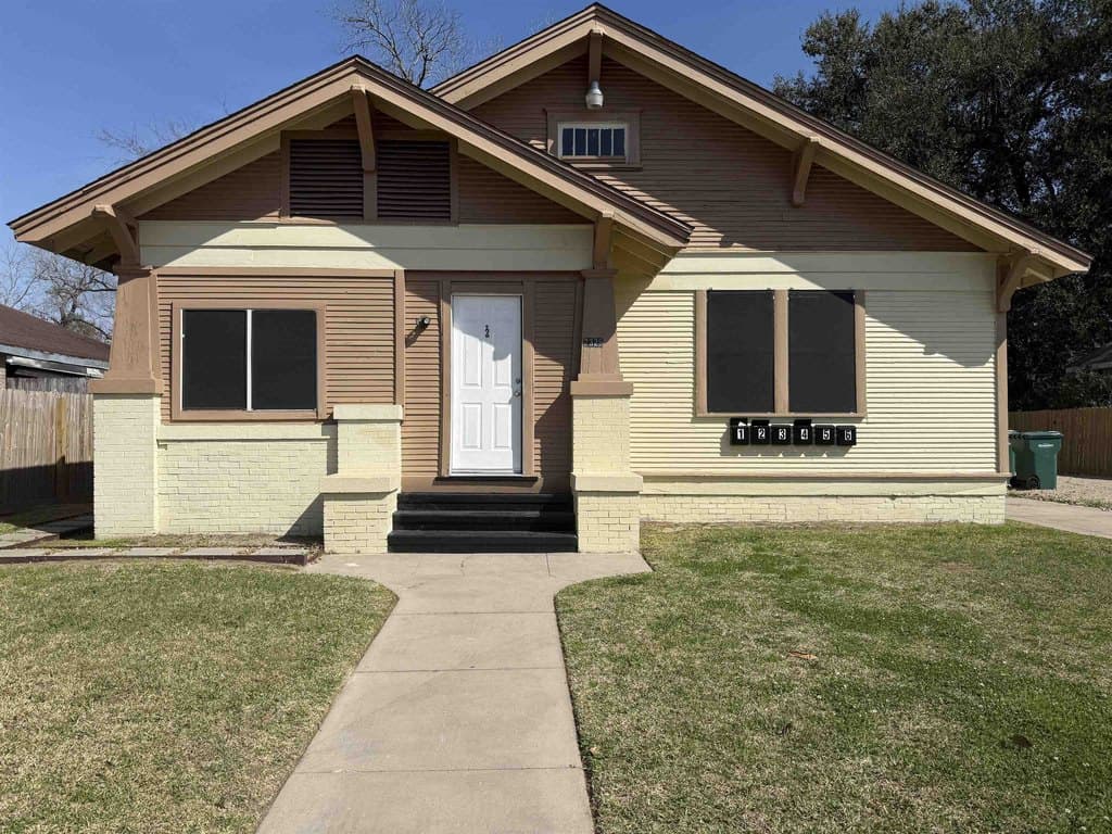2325 Victoria St Unit 1