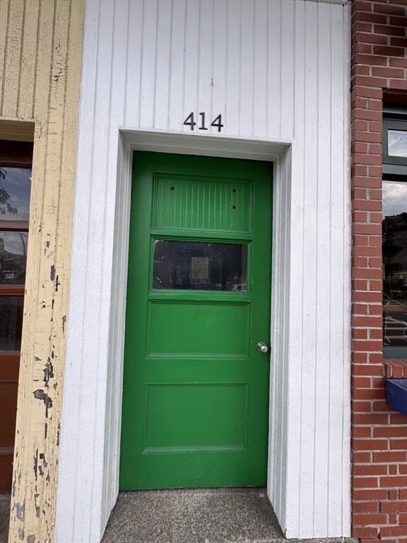 414 Centre St Apt 2