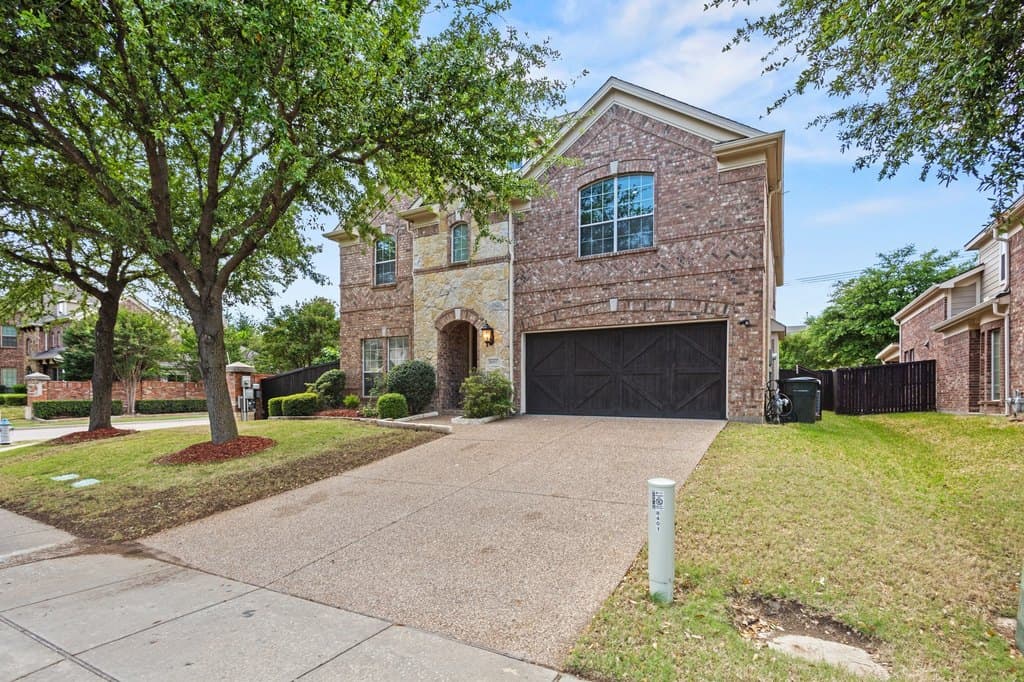 8401 Foothill Dr