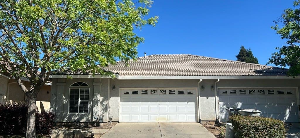 689 Gateway Cir