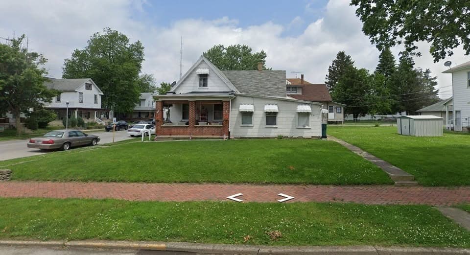 133 S 6th St