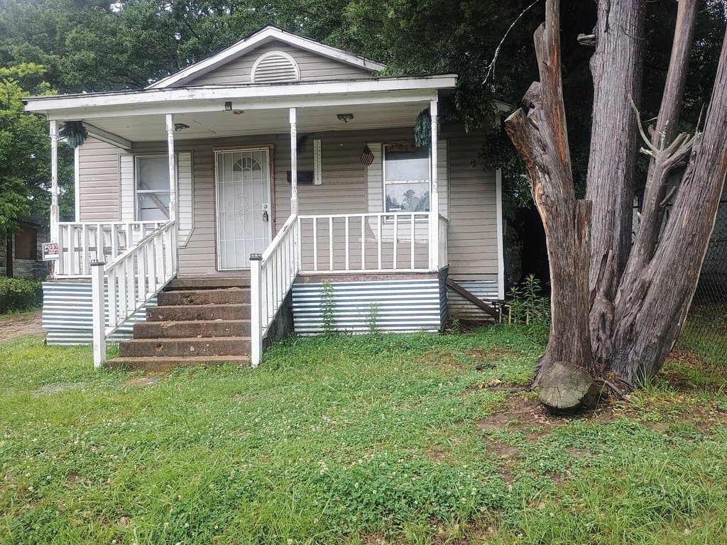 1328 Perkins St