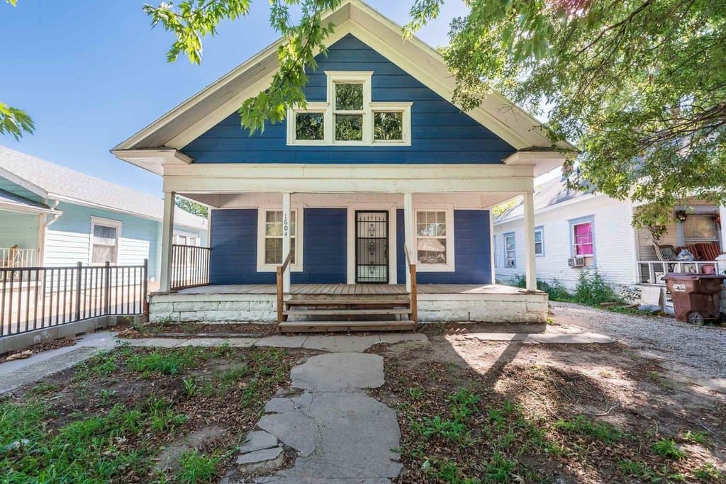 1604 N Topeka St