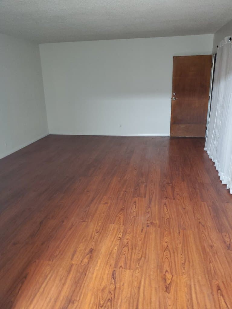 1325 E 7th St Apt 10