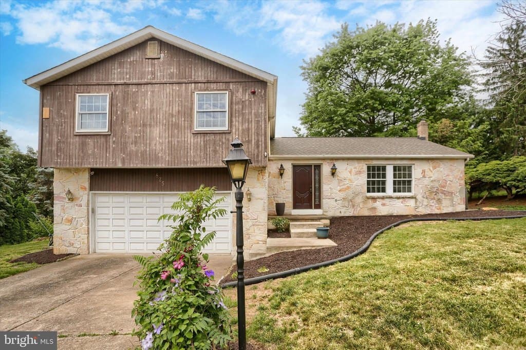 825 Ridgewood Dr