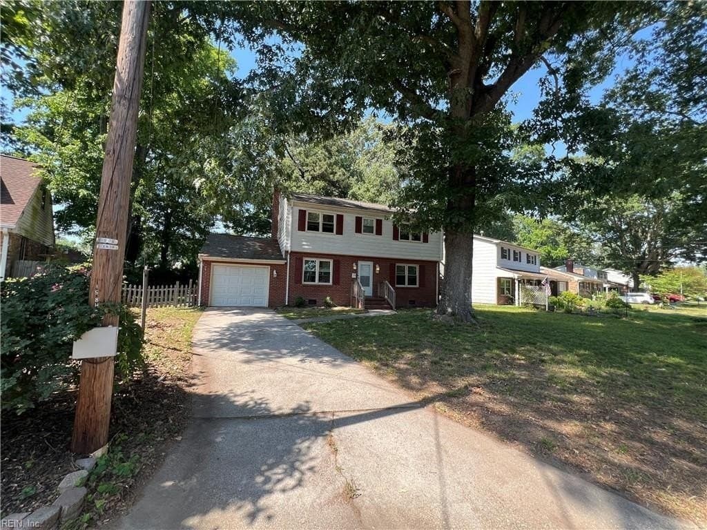 749 April Ln