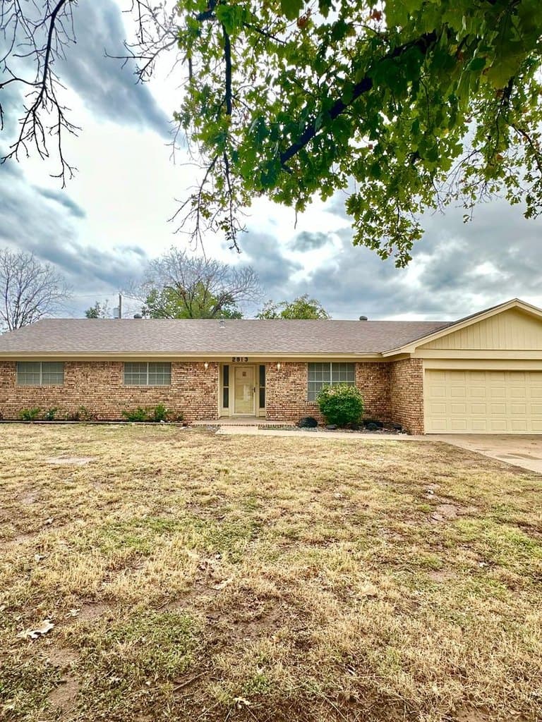 2913 Oak Forest Dr