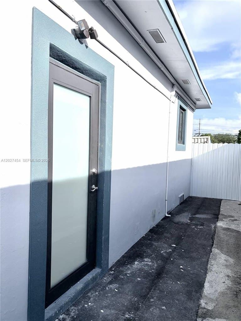 2956 NW 47th St Unit Rear