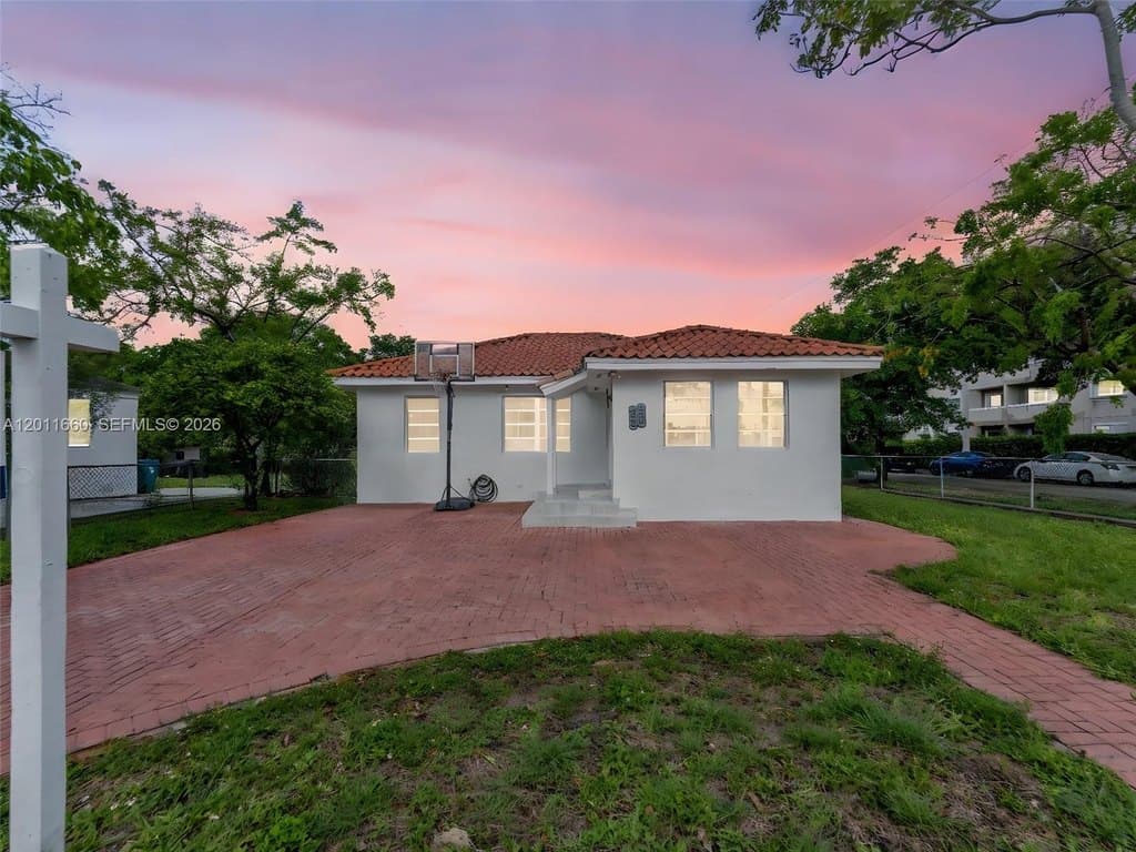 520 NW 32nd Pl