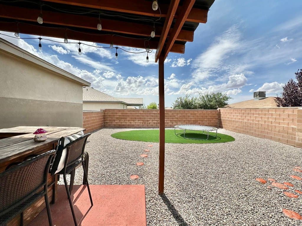 1077 El Nido Dr