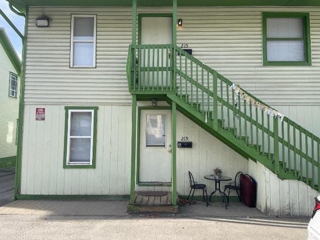 215 S 10th St Apt B