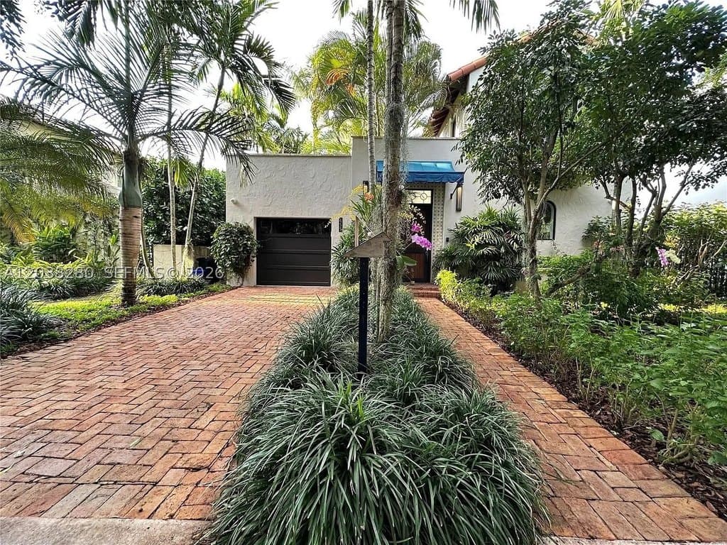 455 Amalfi Ave
