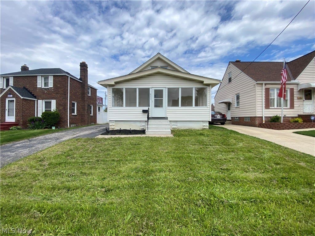 8221 Grand Division Ave