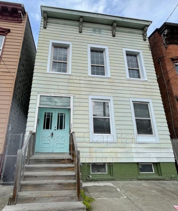 669 Clinton Ave Unit 1ST