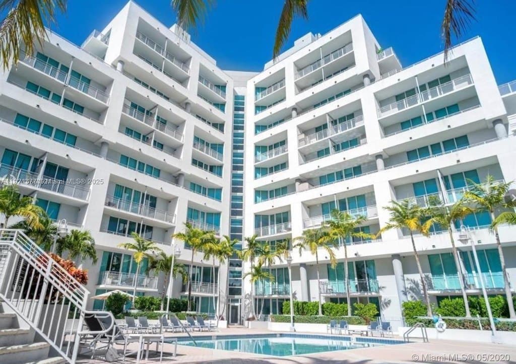 350 NE 24th St Apt 613