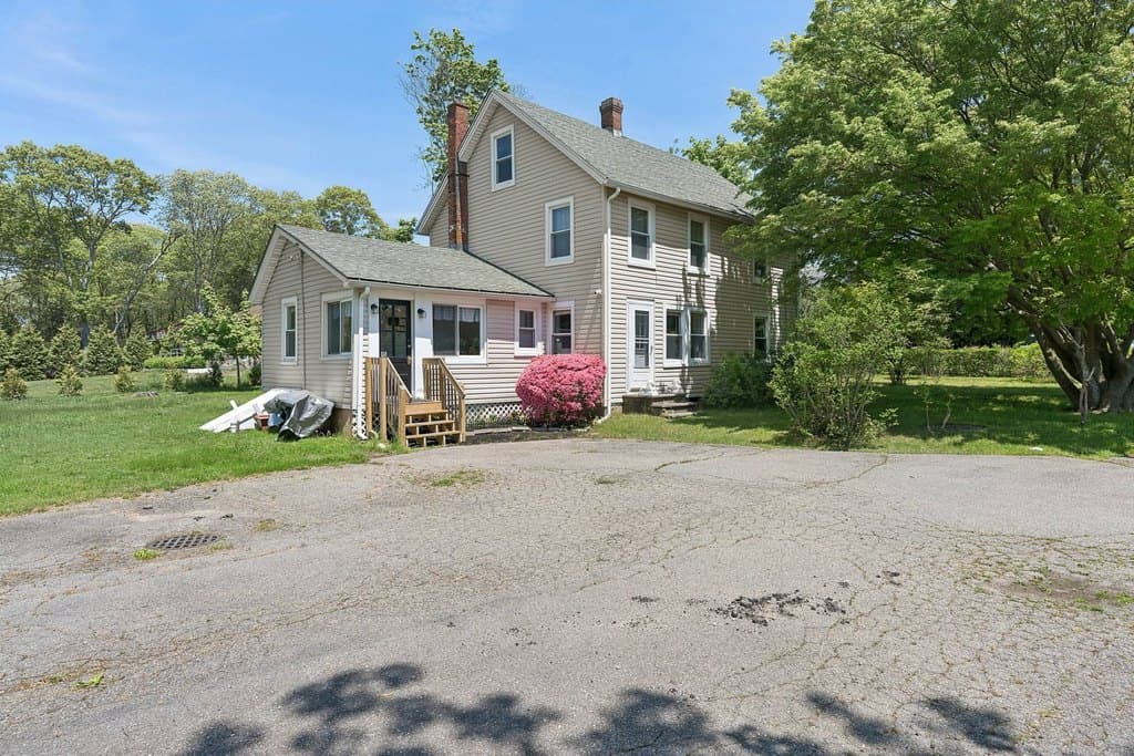 37 N Bishop Ln