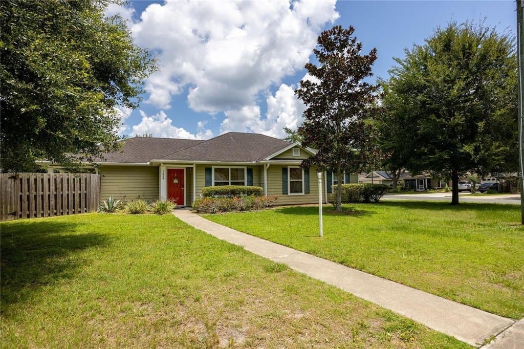 1608 NE 45th Pl