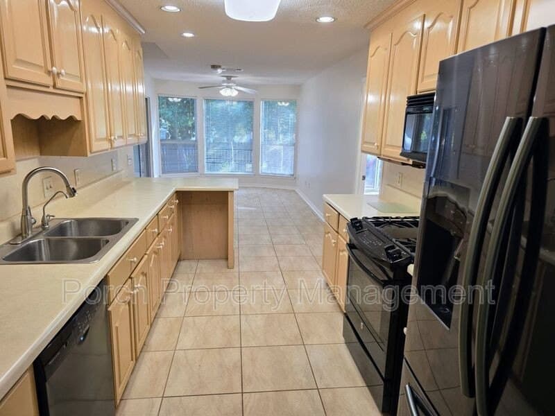 303 Shoreline Dr