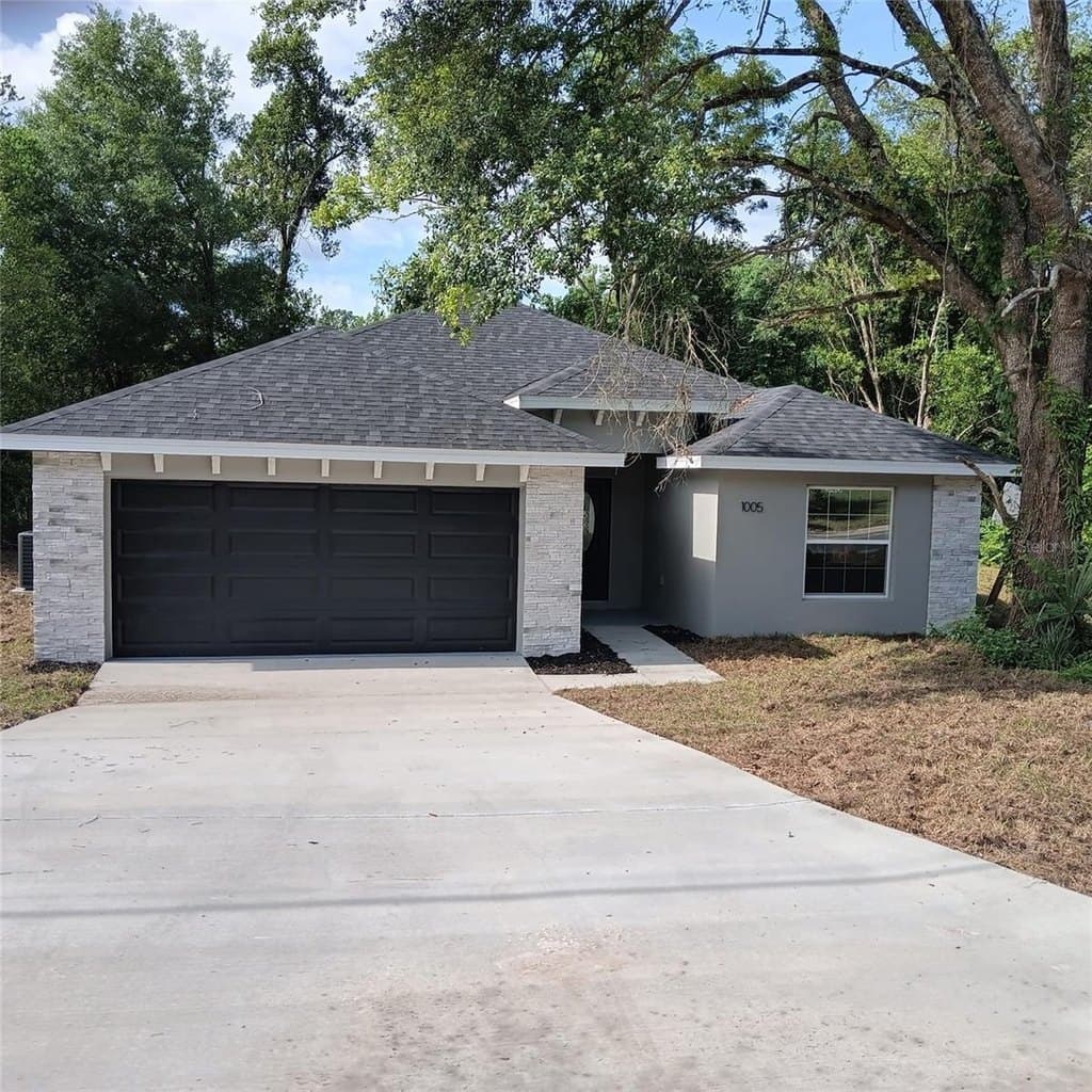 1005 Yale Ln