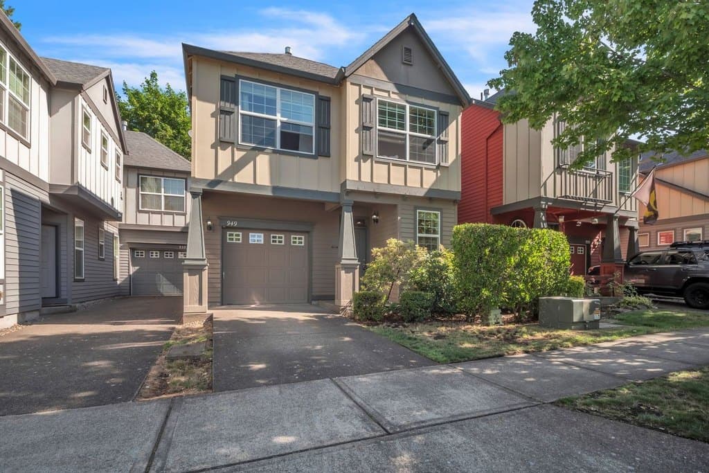 949 SE Tamango St