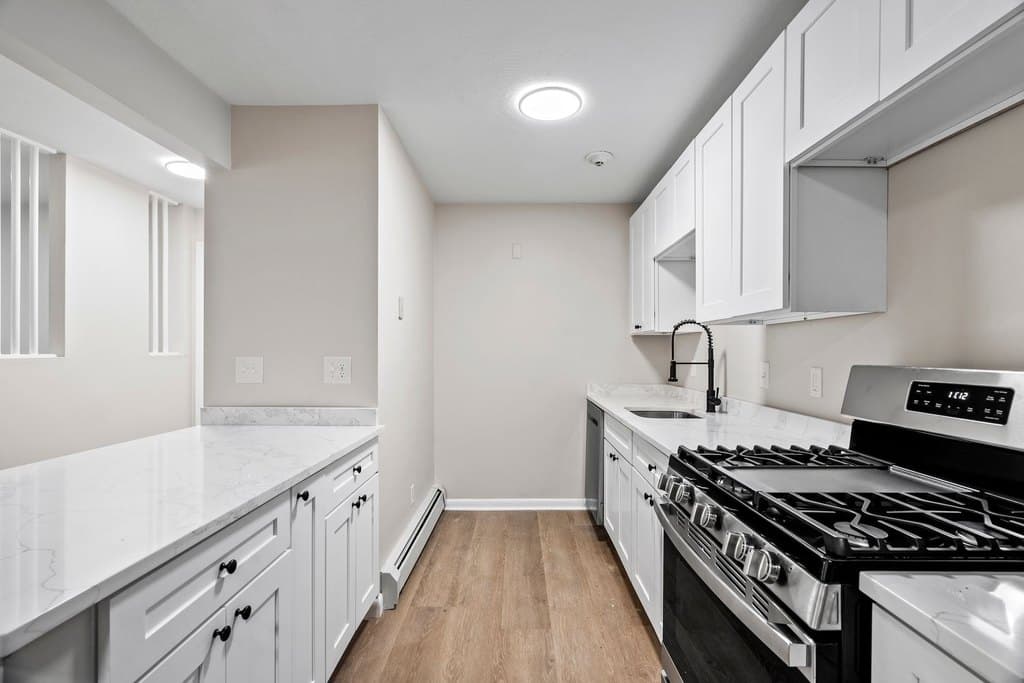 283-435 Oaklawn Ave-433 Oaklawn Ave Unit 104