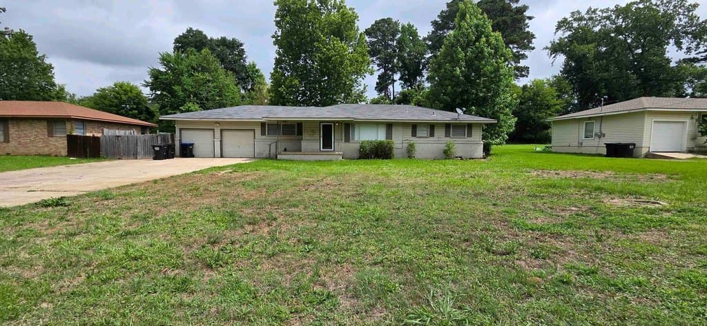 117 E Hoyt Dr