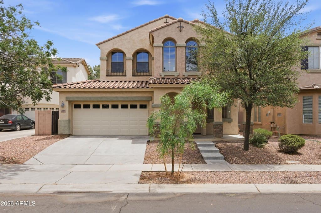 4157 E Santa Fe Ln