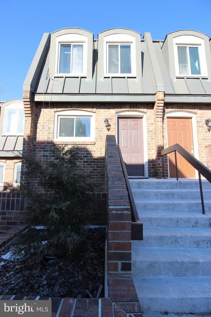 1224 Eton Ct NW Unit T20