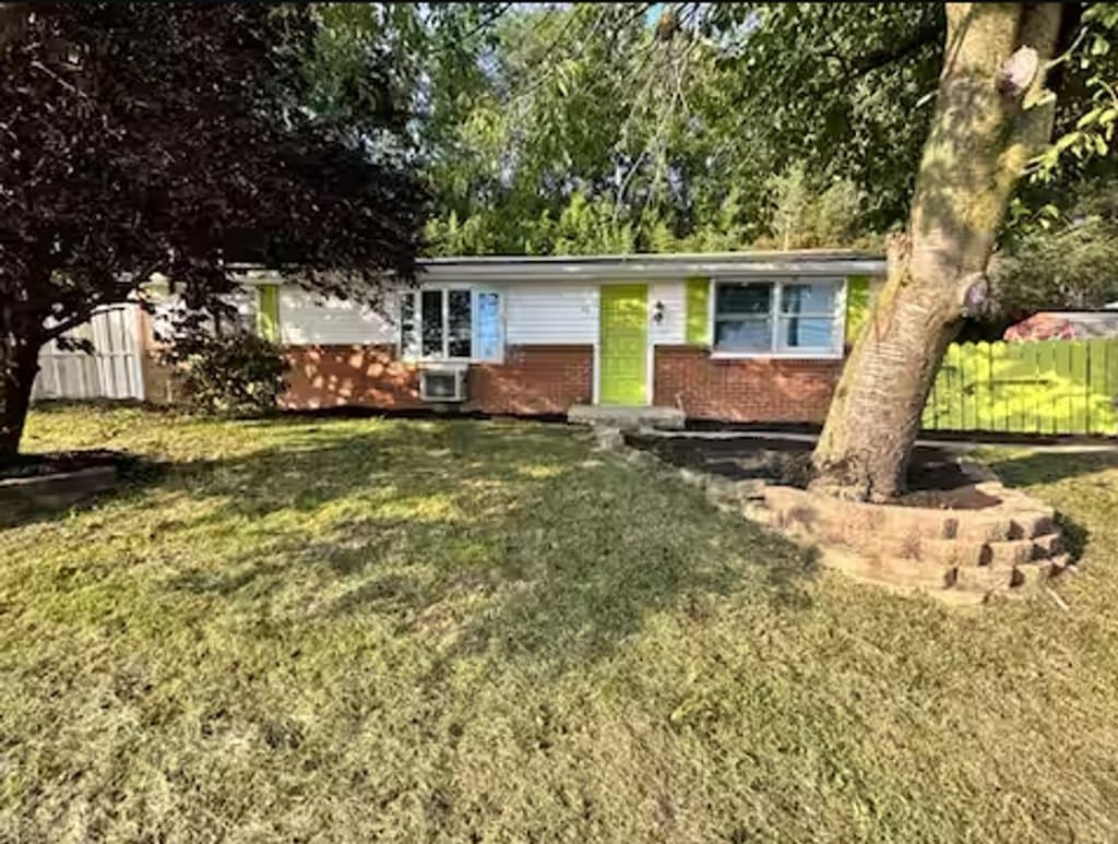 15 W Newport Rd