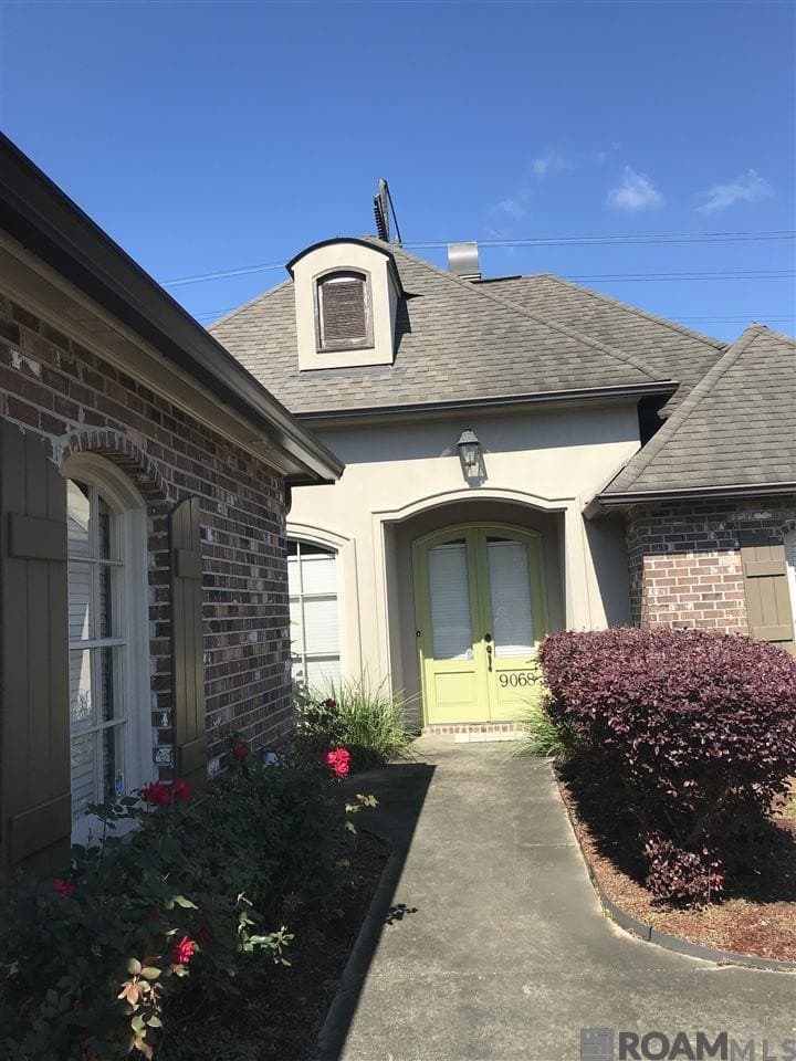 9068 Fox Gate Dr