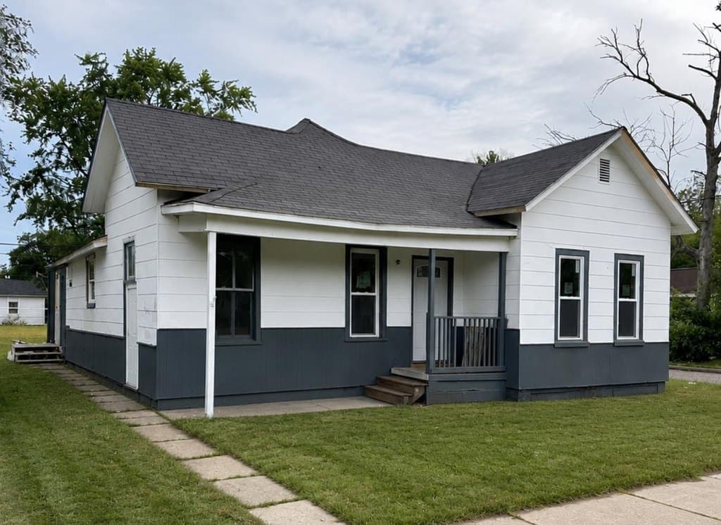590 Catherine Ave
