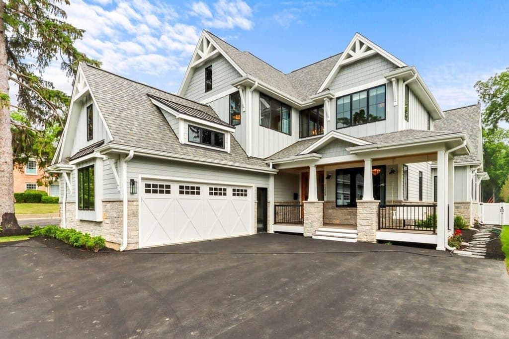 1229 W Main St
