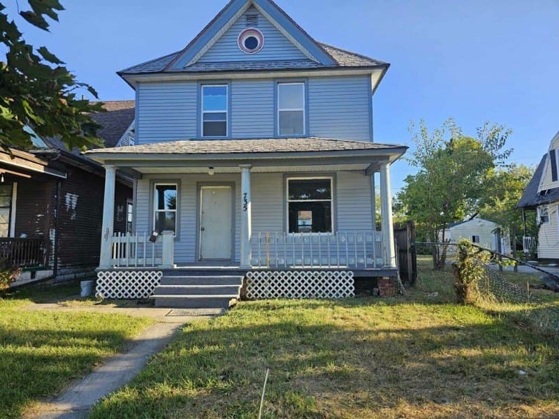 735 Woodland Ave