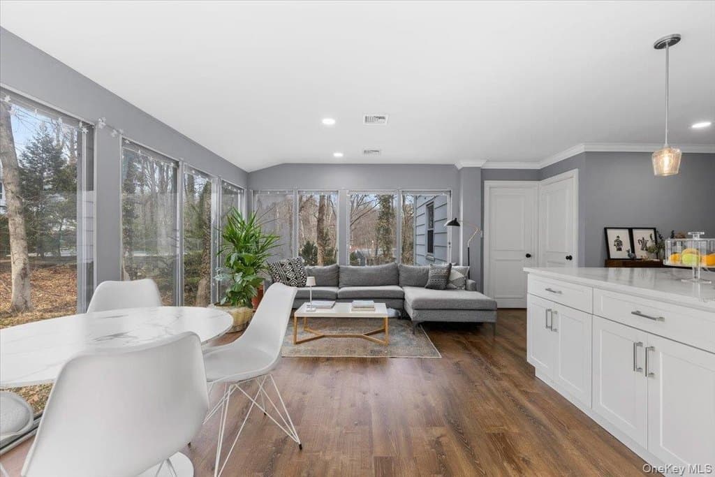111 Spier Rd