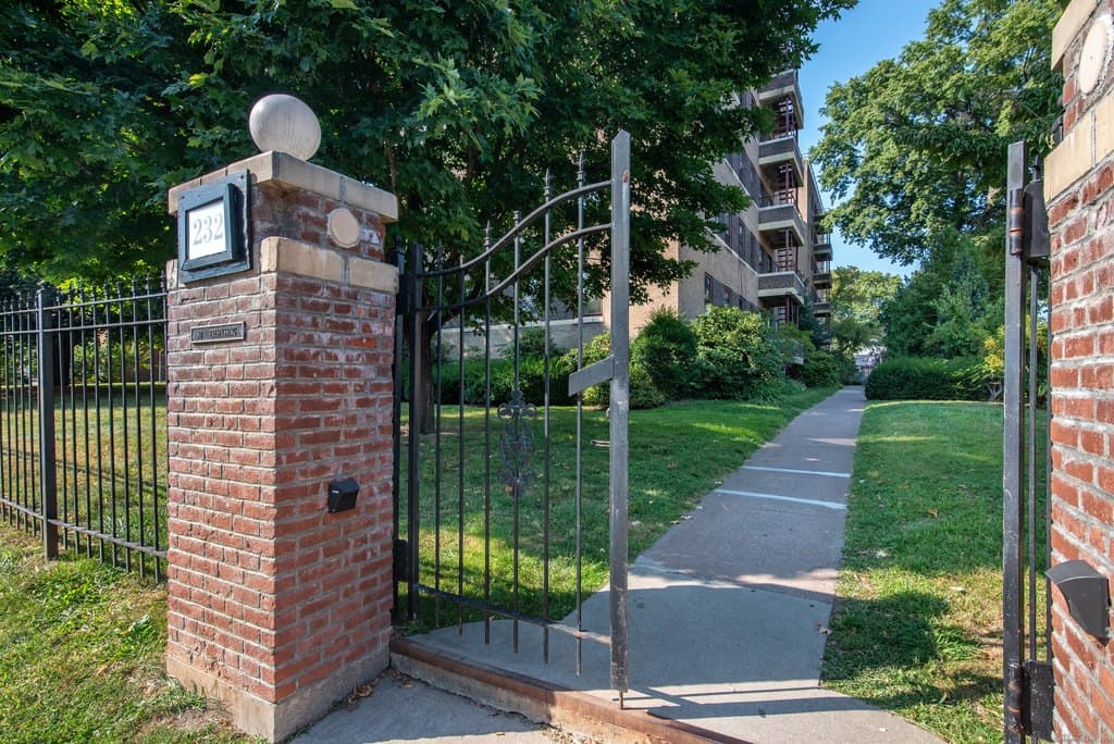 232 Farmington Ave Apt E9