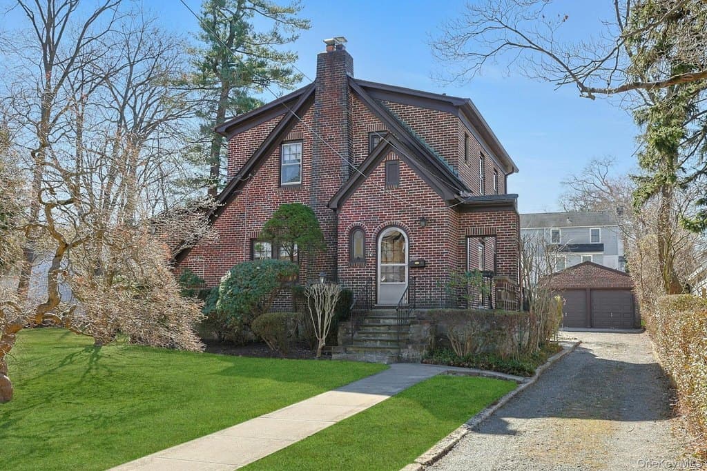 10 Robins Rd
